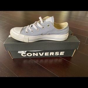 Grey/white low top Converse Chuck Taylor sneakers